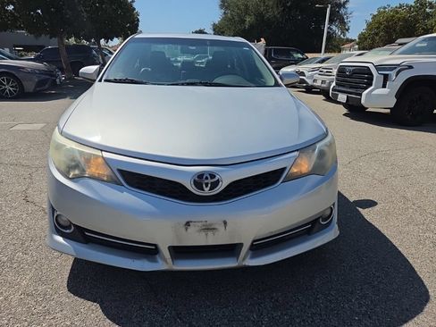 Used 2012 Toyota Camry SE w/ Leather Pkg FWD image 8