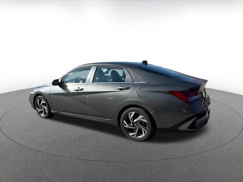 Used 2025 Hyundai Elantra Limited image 10