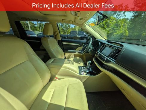 Used 2016 Toyota Highlander XLE FWD image 10