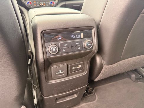 Used 2021 GMC Acadia Denali w/ Denali Technology Package FWD image 34