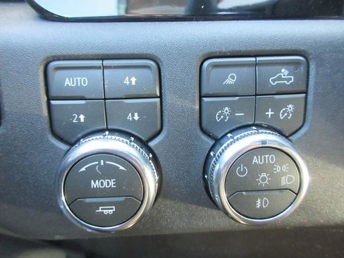 New 2026 GMC Sierra 2500 SLT w/ SLT Premium Package AWD/4WD image 18