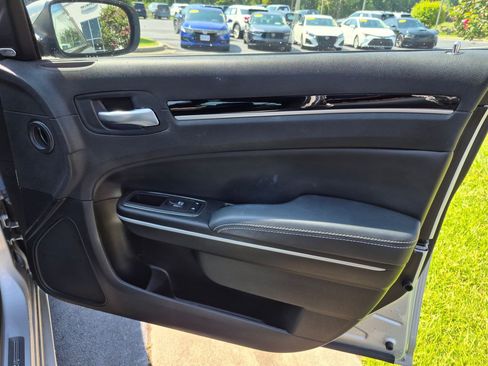 Used 2023 Chrysler 300 S w/ Comfort Group RWD image 23