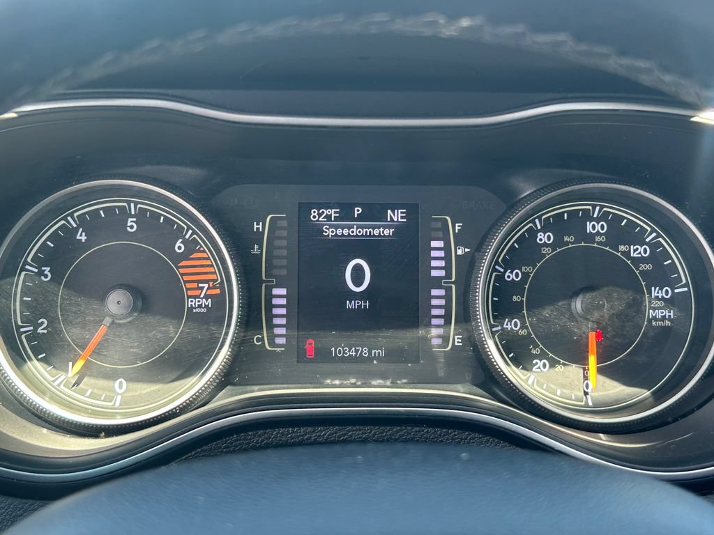 Used 2019 Jeep Cherokee Latitude Plus w/ Comfort/Convenience Group FWD image 22