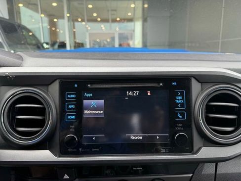 Used 2018 Toyota Tacoma TRD Sport AWD/4WD image 28