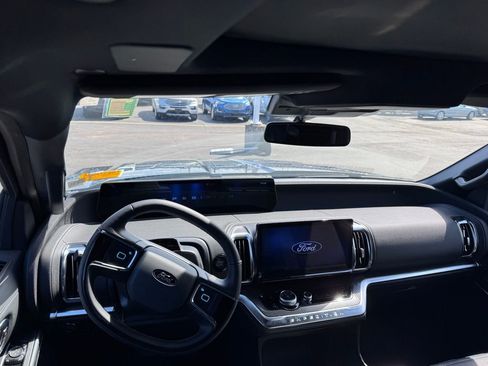 Used 2025 Ford Expedition Max Platinum w/ Stealth Performance Package image 8