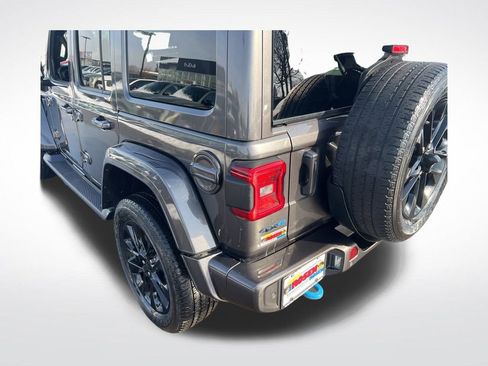Used 2021 Jeep Wrangler Unlimited Sahara image 32