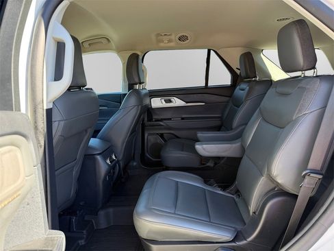 Used 2025 Ford Explorer Active w/ Active Comfort Package image 13