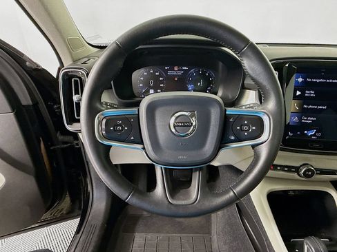 Used 2020 Volvo XC40 T5 Momentum w/ Protection Package Premier AWD/4WD image 11
