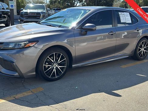 Used 2021 Toyota Camry SE image 3