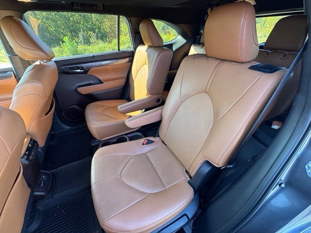 Used 2021 Toyota Highlander Platinum AWD/4WD image 18