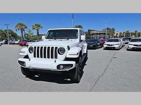 Used 2023 Jeep Wrangler Unlimited Sahara AWD/4WD image 32