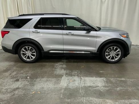 Used 2022 Ford Explorer XLT w/ Equipment Group 202A image 2