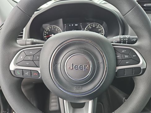 Used 2021 Jeep Renegade Sport image 16