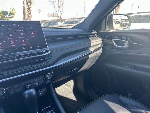 Used 2025 Jeep Compass Trailhawk image 34