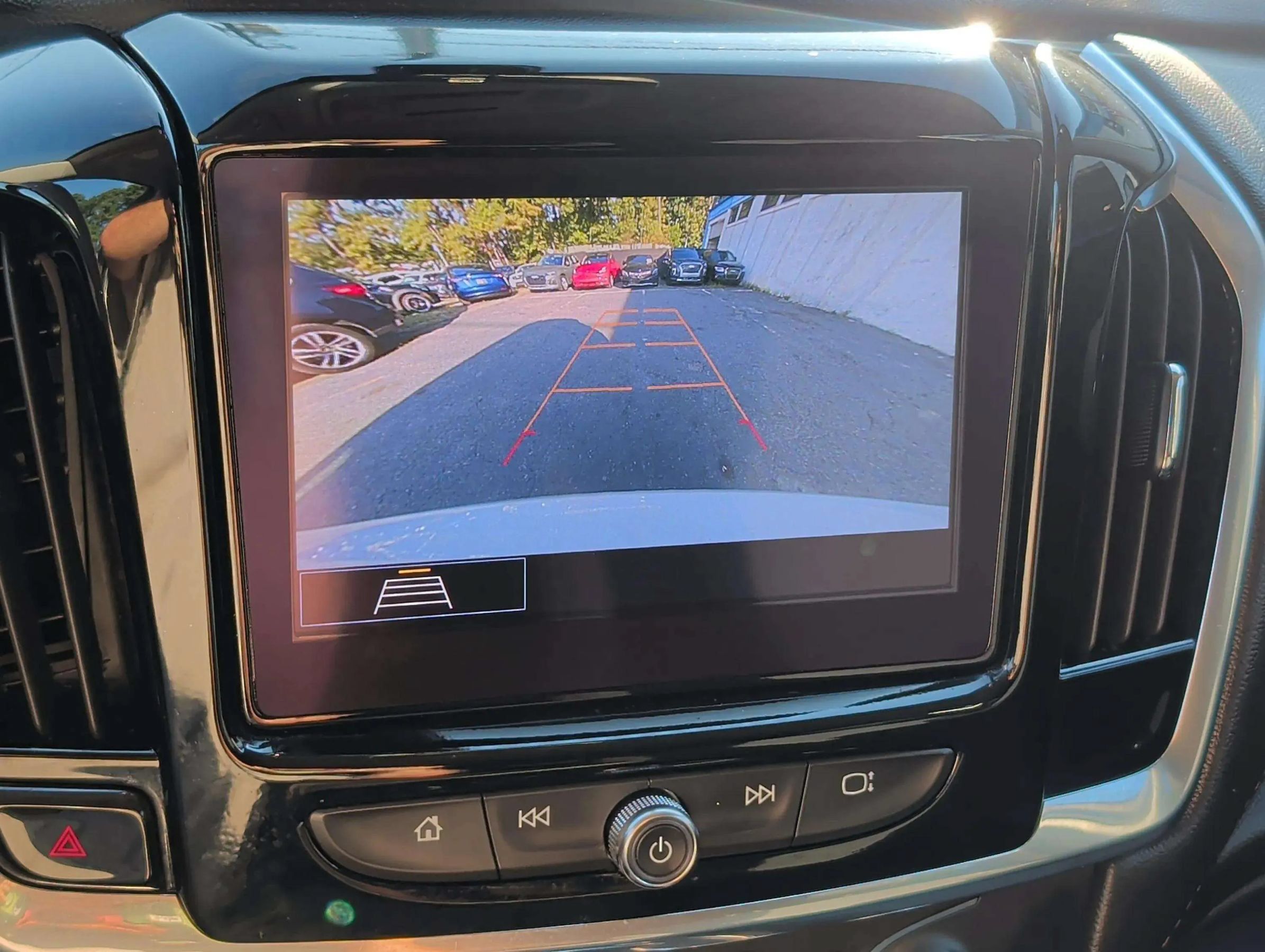 Used 2020 Chevrolet Traverse LT AWD/4WD image 17