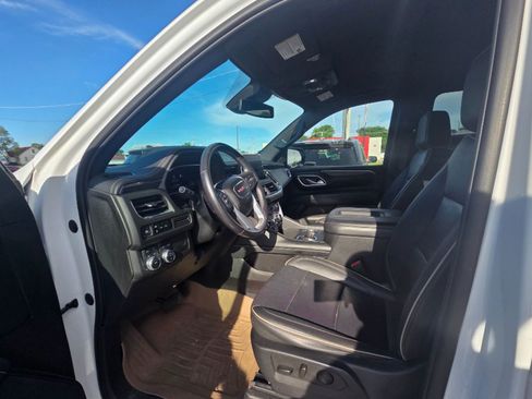 Used 2023 GMC Yukon XL SLT AWD/4WD image 3
