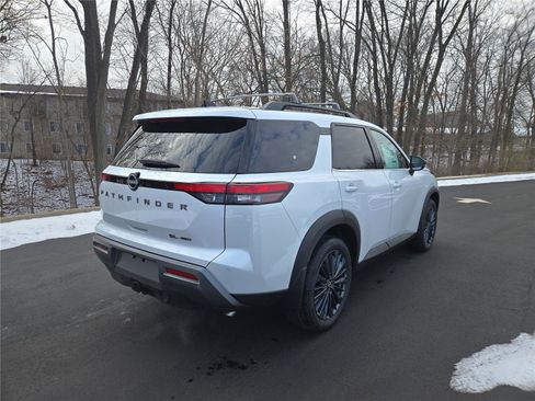 New 2026 Nissan Pathfinder SL w/ SL Premium Package AWD/4WD image 3