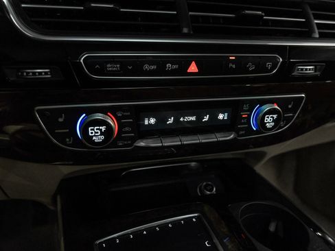 Used 2017 Audi Q7 3.0T Prestige w/ Prestige Package image 26