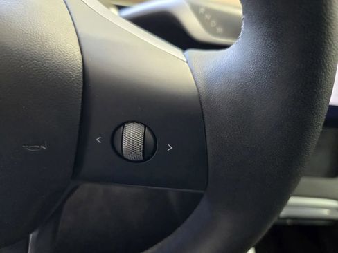 Used 2021 Tesla Model Y Long Range AWD/4WD image 16