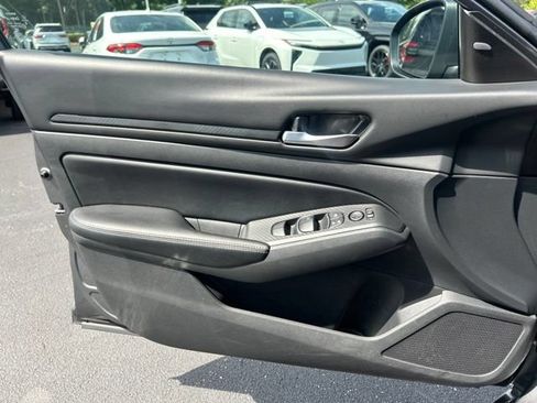 Used 2025 Nissan Altima 2.5 SV FWD image 27