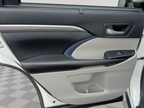 Used 2018 Toyota Highlander Limited FWD image 57