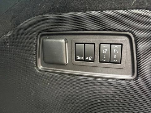Used 2023 Cadillac Escalade ESV Premium Luxury w/ LPO, Floor Liner Package AWD/4WD image 8