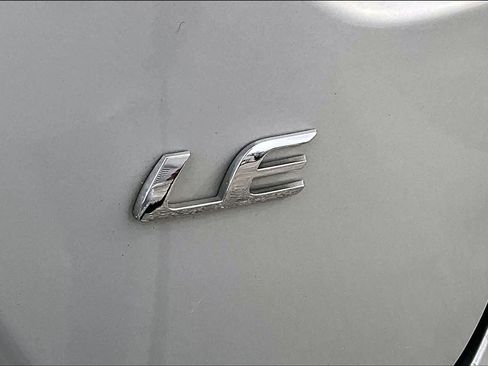 Used 2022 Toyota Corolla LE image 9