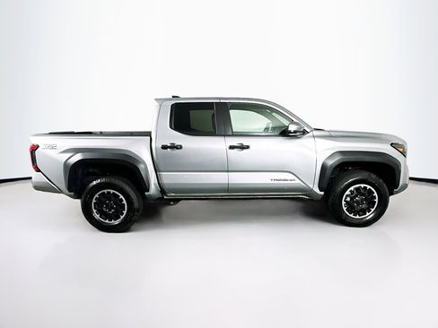 Used 2025 Toyota Tacoma TRD Off-Road AWD/4WD image 10