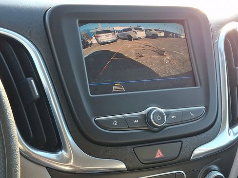 Used 2020 Chevrolet Equinox LS w/ LS Convenience Package image 17