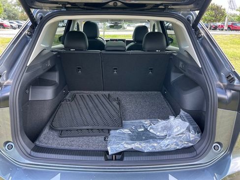 Certified 2025 Volkswagen Tiguan SE w/ Panoramic Sunroof Package AWD/4WD image 52