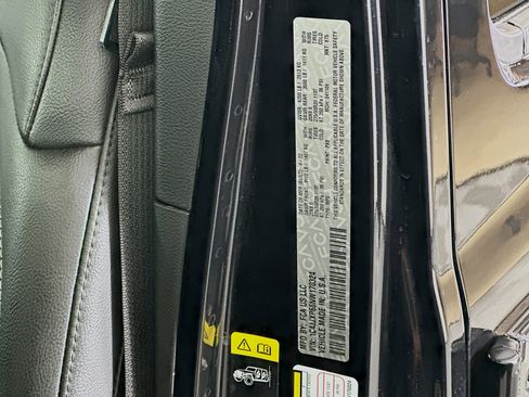 Used 2022 Jeep Wrangler Sahara image 12