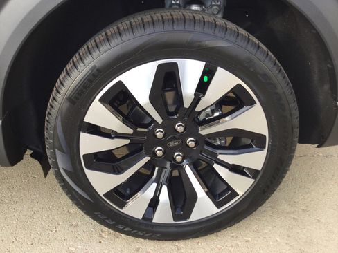 New 2026 Ford Explorer Platinum w/ LUX Leather Package image 5