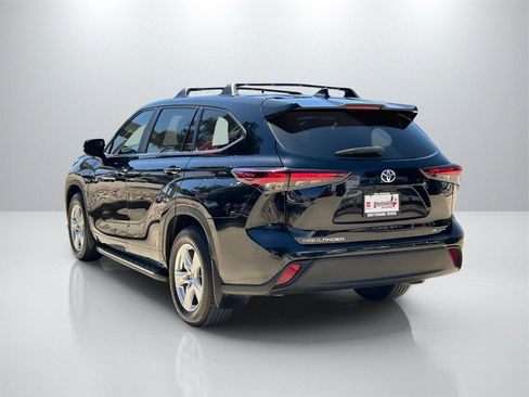 Certified 2024 Toyota Highlander LE image 7