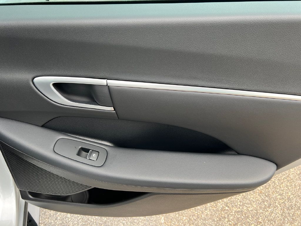 Used 2025 Hyundai Sonata SEL FWD image 18