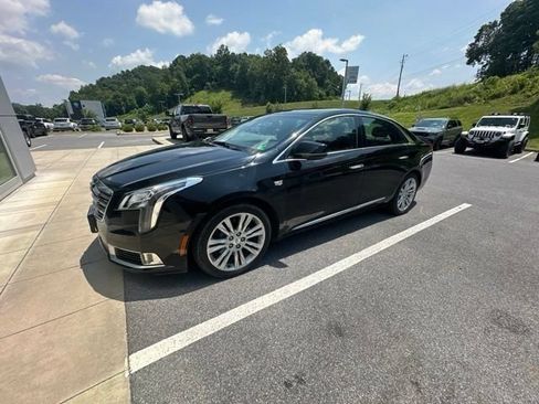 Used 2019 Cadillac XTS Luxury FWD image 1