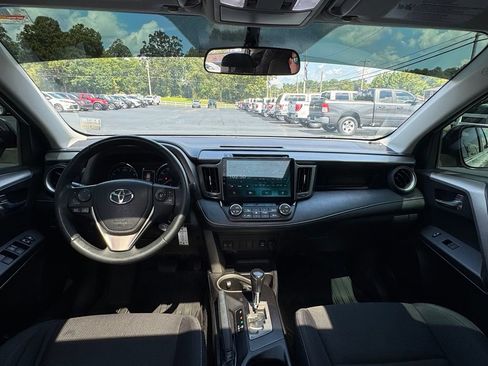 Used 2016 Toyota RAV4 XLE AWD/4WD image 17