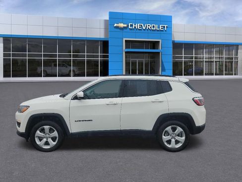 Used 2018 Jeep Compass Latitude w/ Cold Weather Group AWD/4WD image 2