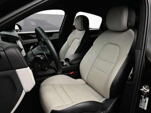 Certified 2024 Porsche Cayenne Coupe AWD/4WD image 5
