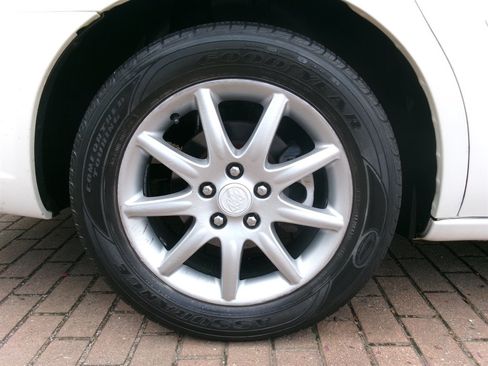 Used 2007 Buick Lucerne CXL w/ Luxury Package FWD image 39