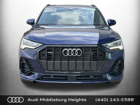 Used 2025 Audi Q3 2.0T Premium w/ Convenience Plus Package AWD/4WD image 2