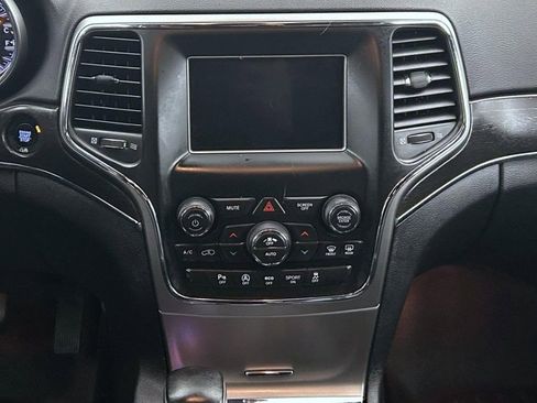 Used 2018 Jeep Grand Cherokee Limited image 12