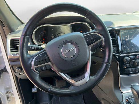 Used 2021 Jeep Grand Cherokee Laredo X image 10