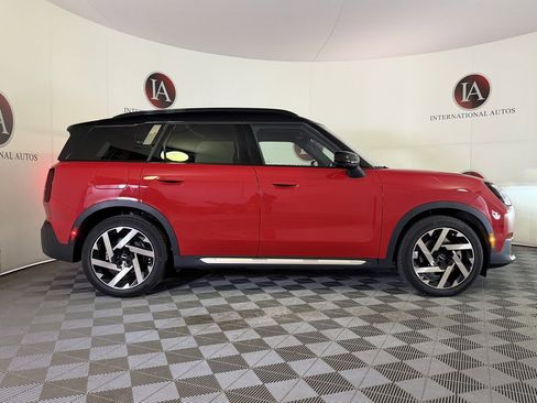 Used 2025 MINI Cooper Countryman SE w/ Comfort Package Max image 9