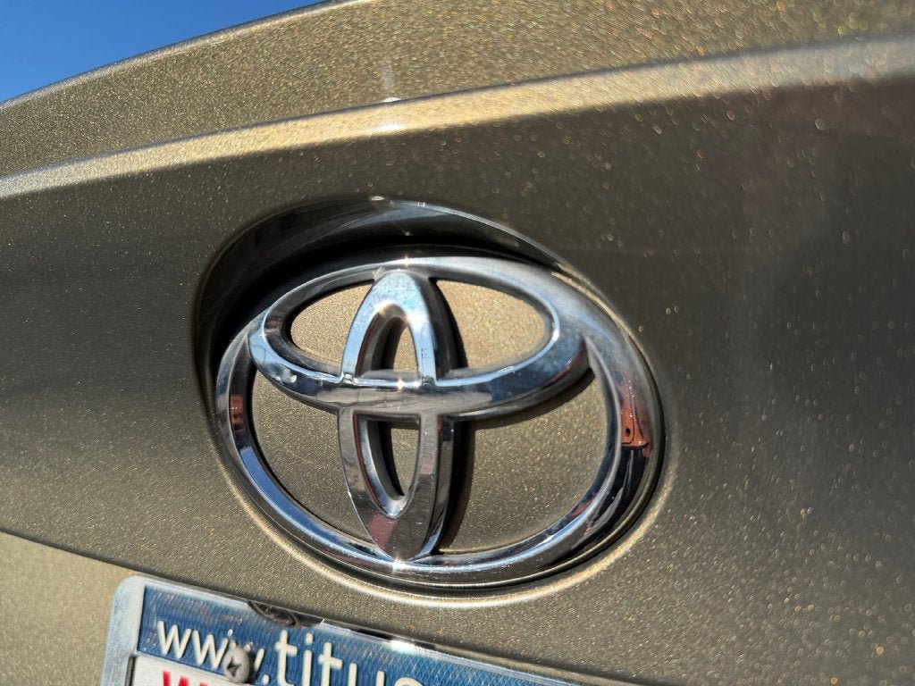 Used 2021 Toyota C-HR LE FWD image 34