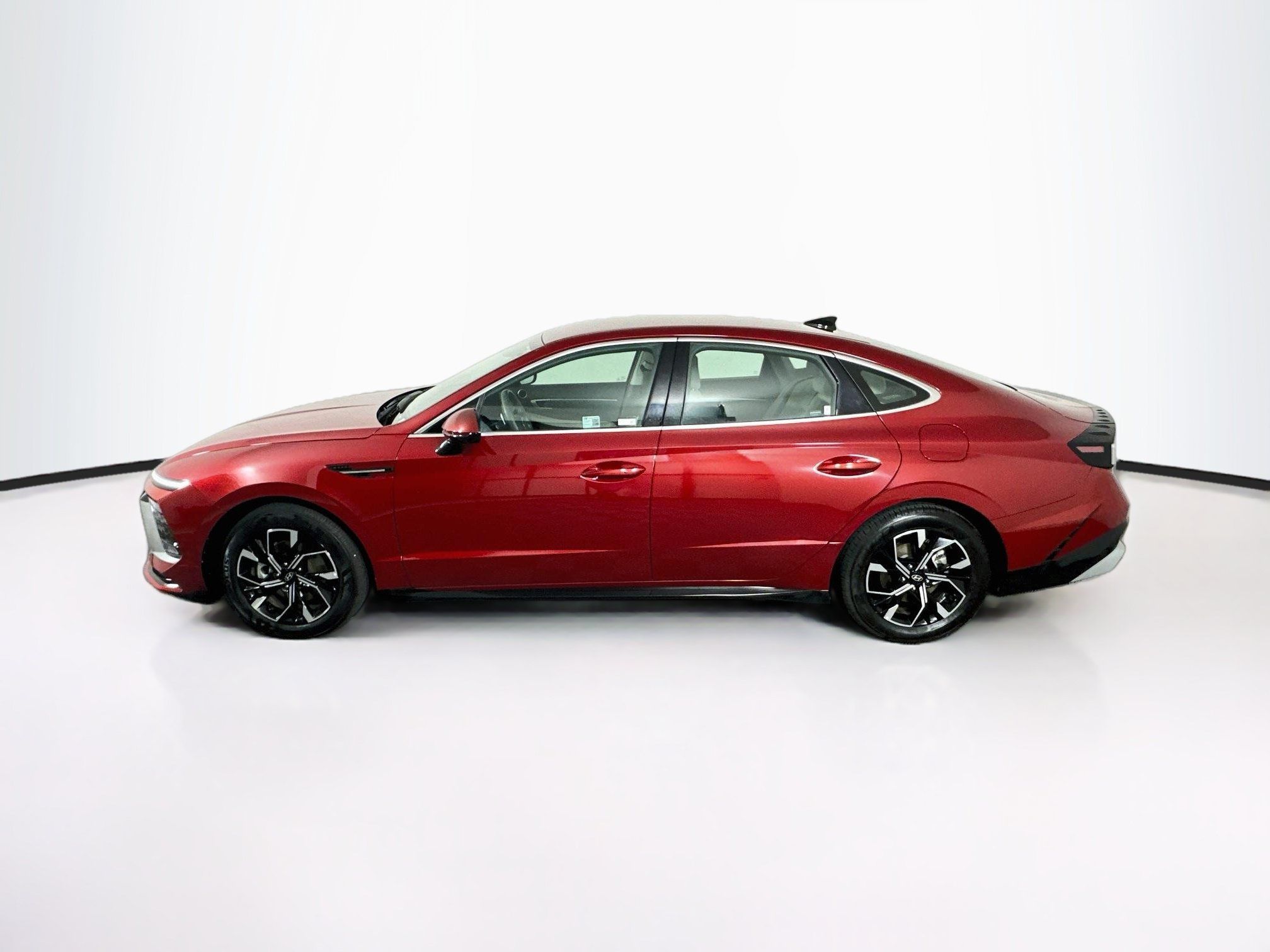 Used 2025 Hyundai Sonata SEL FWD image 4