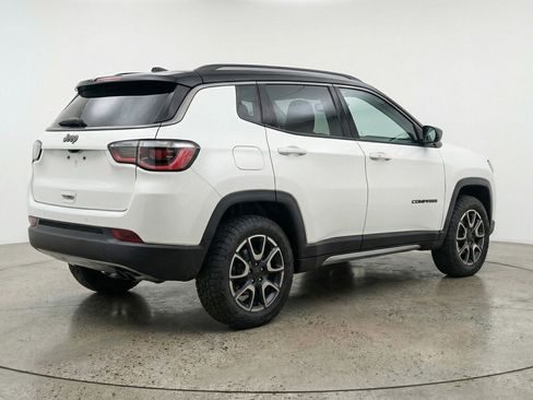Used 2025 Jeep Compass Trailhawk AWD/4WD image 9