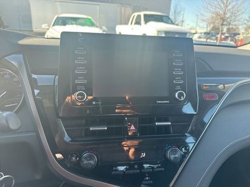 Used 2022 Toyota Camry SE image 10