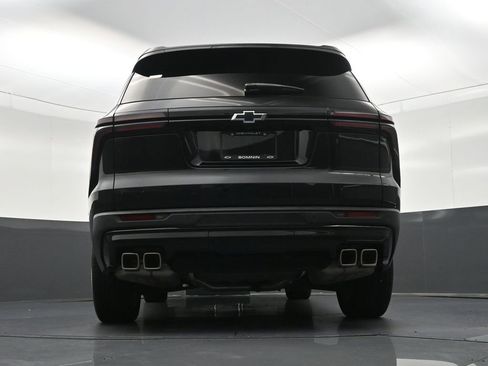 Used 2023 Chevrolet Traverse LT FWD image 25