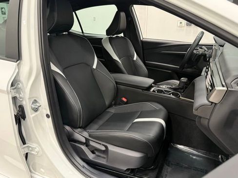 Used 2025 Toyota Camry SE image 36