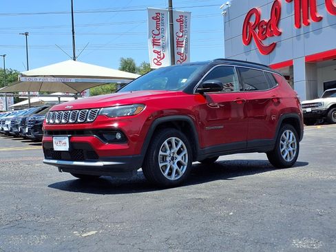 Used 2025 Jeep Compass Limited AWD/4WD image 1